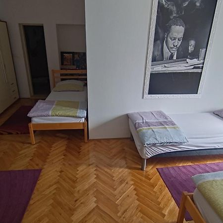 Green Garden Group Accommodation 오시예크 외부 사진