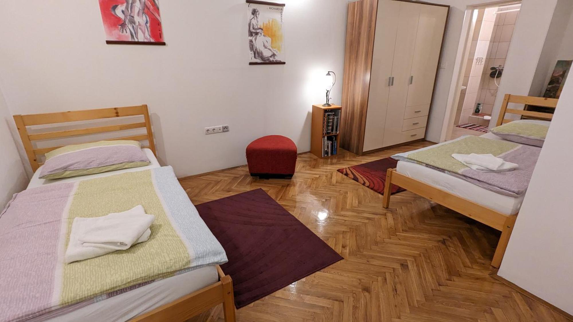 Green Garden Group Accommodation 오시예크 외부 사진